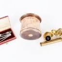 Theater binoculars, coral chain, small portrait etc. (6)