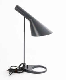 Arne Jacobsen for Louis Poulsen. AJ bordlampe. V2