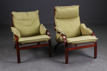 Mogens Hansen. Par lænestole af bejdset bøg, model 101 (2)
