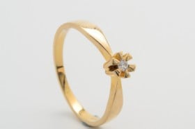 Solitairering med brillant på ca. 0.03 ct. 8 kt. guld, str. 54