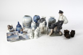 Bing & Brøndahl and Royal Copenhagen. Collection of porcelain figurines and vases, etc. (20)