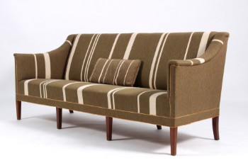 Kaare Klint. Tre-pers sofa, betrukket med uldstof, model 6092