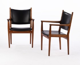 Hans J. Wegner for Johannes Hansen. Et sæt armstole af teak, model 'JH-513' (2)