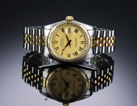 Rolex 'Datejust'. Men's watch in 18 kt. gold and steel with golden dial, approx. 1980