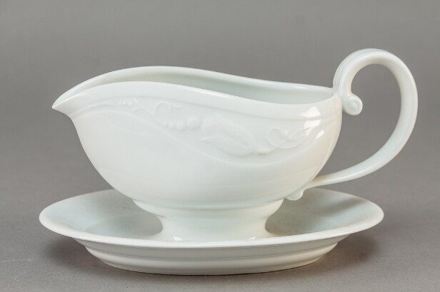 Royal Copenhagen. 'Hvid Magnolia' spisestel (22) Denne vare er sat til omsalg under nyt varenummer 4593247