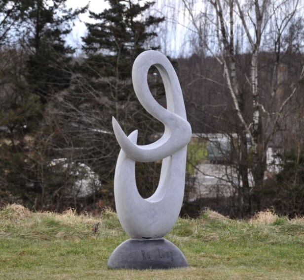 Ru Long: Skulptur af upoleret sort marmor Denne vare er sat til omsalg under nyt varenummer 2917077