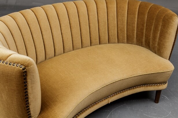 Dansk møbelproducent: Buet sofa 1950'erne