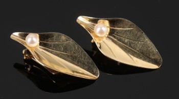 Et par øreklips med perler af 14 kt. guld (2)