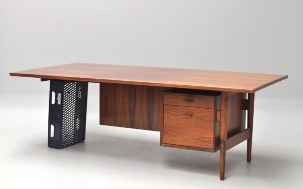 Arne Vodder 1926-2009. Skrivebord i palisander