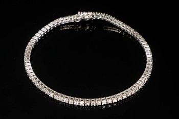 Diamonds By Frisenholm. Diamant tennisarmbånd af 18 kt. rhodineret guld, ca. 2.10 ct.