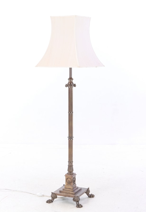 Floor lamp on lion feet