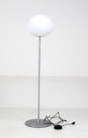 Jasper Morrison. Standerlamper, model Glo Ball F1