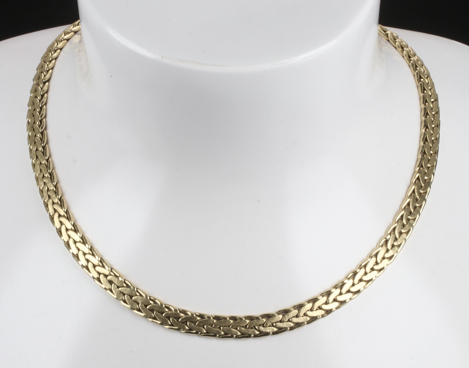 Kraftig halskæde af 14 kt. guld, ca. 39,5 g. | Lauritz.com