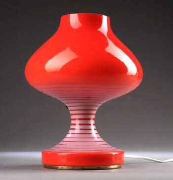 Stephan Tabery. Bordlampe i rød/hvid glas fra 60/70erne