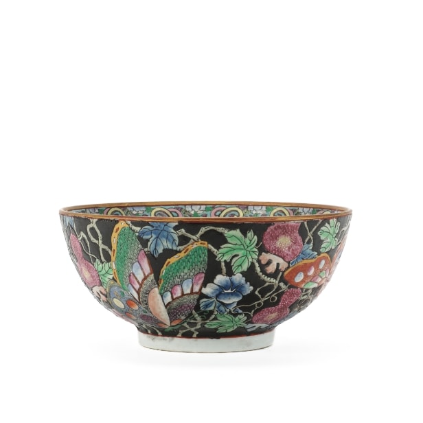 Chinese 'famille noire' porcelain bowl, 1900s