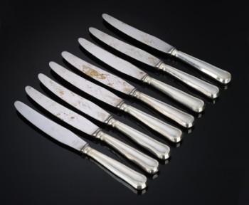 Horsens Sølvvarefabrik. Dobbeltriflet, otte middagsknive med skafter af sølv (8)