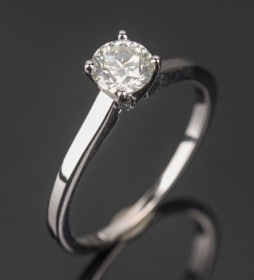 Solitaire diamantring af 14 kt. hvidguld, på ca. 0,72 ct.