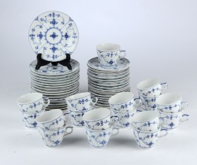 Royal Copenhagen, 'Musselmalet', kaffestel af porcelæn til 17 pers. (51)