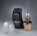 L. Hjorth, Bornholm. Lampe i sort terracotta med ugler og flagermus, slut 1800-tal
