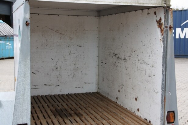 Brenderup lukket trailer med rampe. 750 kg.