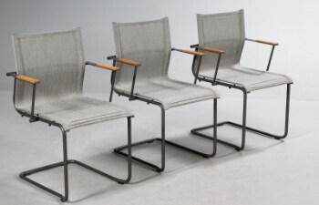 Henrik Pedersen for Gloster. Tre armstol / havestol, model Sway