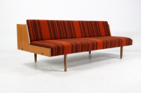 Dansk møbelproducent. Briks / daybed, egetræ, 1970'erne