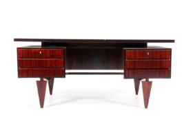 Illum Wikkelsø, attributed. Freestanding rosewood desk