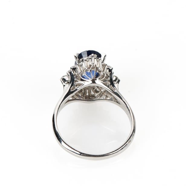Sapphire and diamond ring in platinum, approx. 0.56 ct Size 54