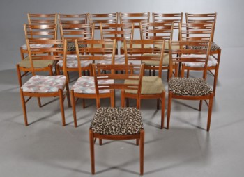 Farstrup møbelfabrik. 16 spisestole, teaktræ / bøgetræ (16)