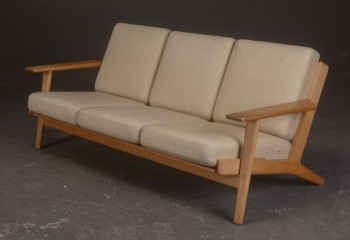 Hans J. Wegner. Model GE290/3. Three-seater sofa in oakwood