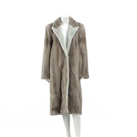 6842 - Copenhagen Fur. Mink fur coat. str. 40