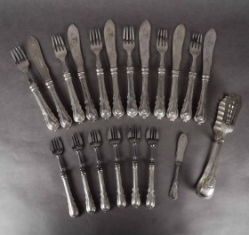 Set of three-tower silver fish cutlery with forks and knives as well as oyster forks for 6 people, butter knife and serving stick. (20)