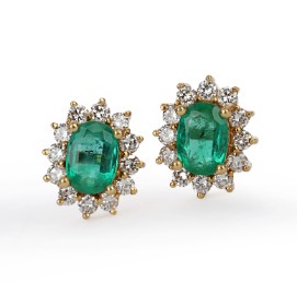 A pair of emerald and brilliant cut earrings in 18 kt. gold (2)