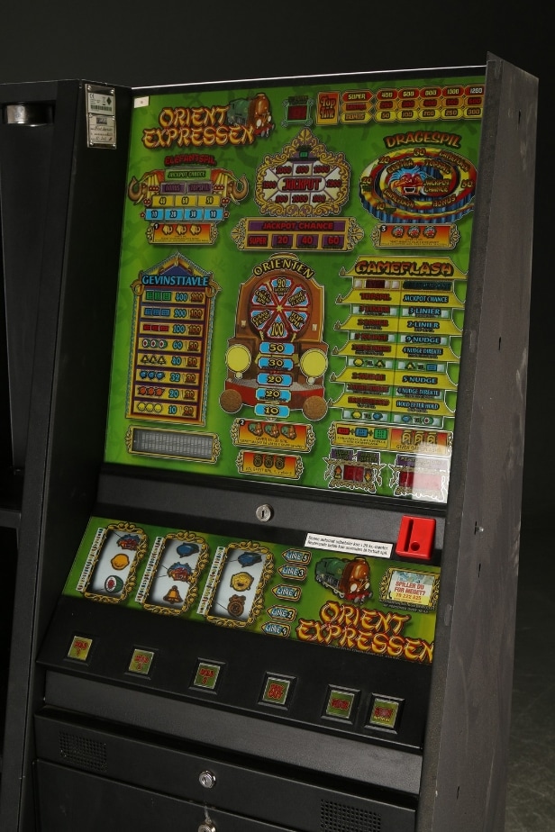 2 Unique spilleautomater 'Orient Expressen' og 'Thors Hammer' (2)