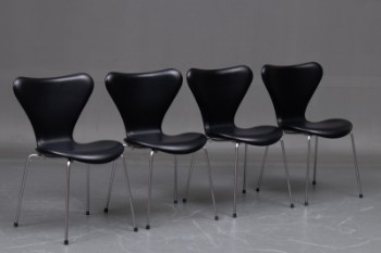Arne Jacobsen. Fire stole model 3107 Syveren med sort læder (4)