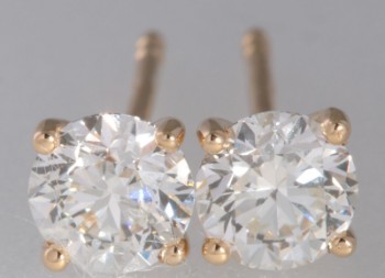 Øreringe i 18kt med brillantslebne diamanter1.01ct