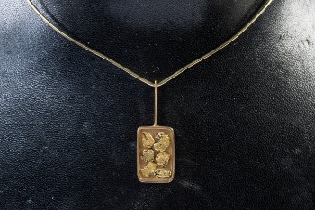 Halsring i 14 kt. guld med vedhæng  14.8 gr.
