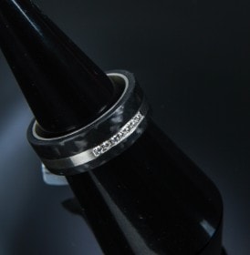 Carbon/palladium ring med brillanter, 0.06 ct