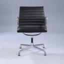 Charles Eames. Armstol, model EA-108, sort Full Leather.