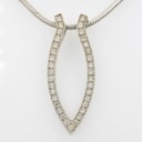 Halskæde af 14 kt hvidguld prydet med talrige brillantslebne diamanter på ca. 0.35 ct.