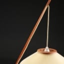 Svend Aage Holm Sørensen, tilskrevet. Standerlampe af teak og messing, 1950'erne
