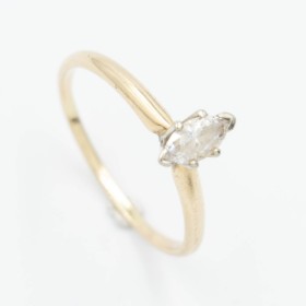 Ring of 14 kt gold with a navette cut diamond, 0.25 ct.