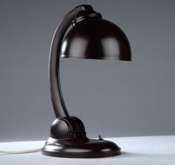 Eric Kirkman Cole. Babylon Berlin bordlampe, model 11126