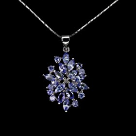 Tanzanite necklace in rhodium-plated Sterling silver with tanzanites.