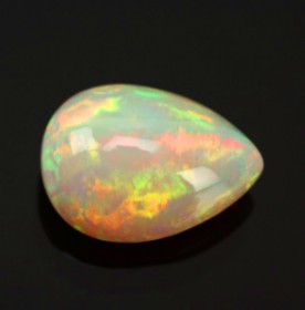 8,26 ct. Fulflash afrikansk opal.