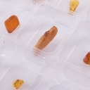300 pieces of unpolished inclusion amber (300)