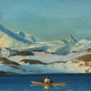I.E.C. Rasmussen. Solbeskinnet grønlandsk fjordlandskab ved Nuuk med fanger i kajak, i baggrunden bygd