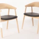 440. Andersen Furniture. To armstole, model AC2 af eg. (2)