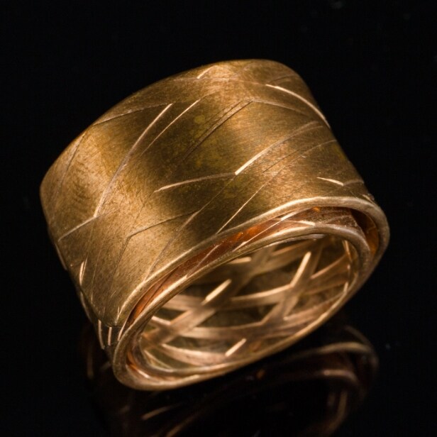 Ring, Goldschmiedearbeit Stephan Hübel, Neuware, aus der Reihe 'Hauptrolle', Bronze Rosé