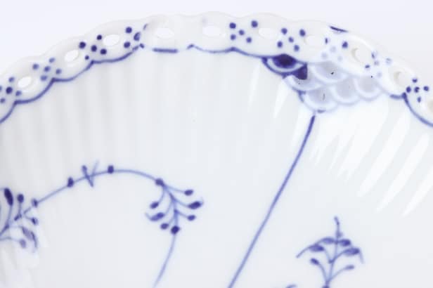 Royal Copenhagen. Musselmalet Helblonde. To 'Sellerifade' model 1194 (2)